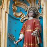� Santo Stefano, primo martire cristiano e protettore di Putignano. La scultura � del 1656 e lo raffigura con una palma in una mano e tre pietre nell�altra, a ricordare la sua lapidazione